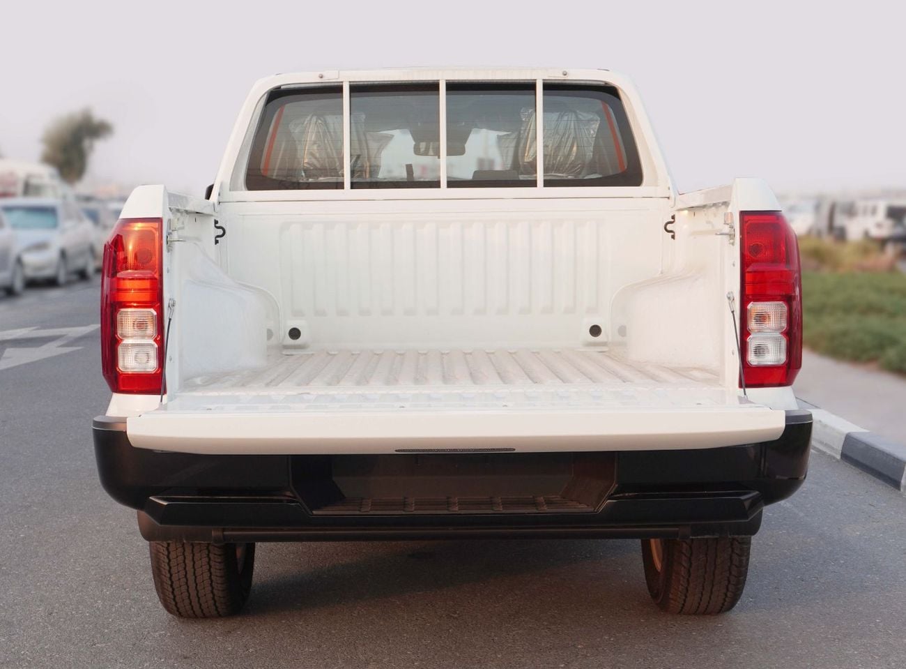 Mitsubishi L200 2027 MODEL 2.4L PETROL M/T DOUBLE CAB (18" ALLOY WHEELS, WITH DIGITAL AC)