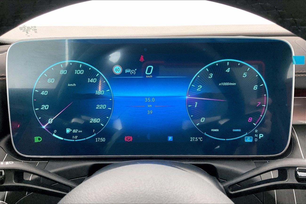 مرسيدس بنز C 200 Premium + (AMG Line) | سنة ضمان مجانية | خالية من أضرار الفيضانات