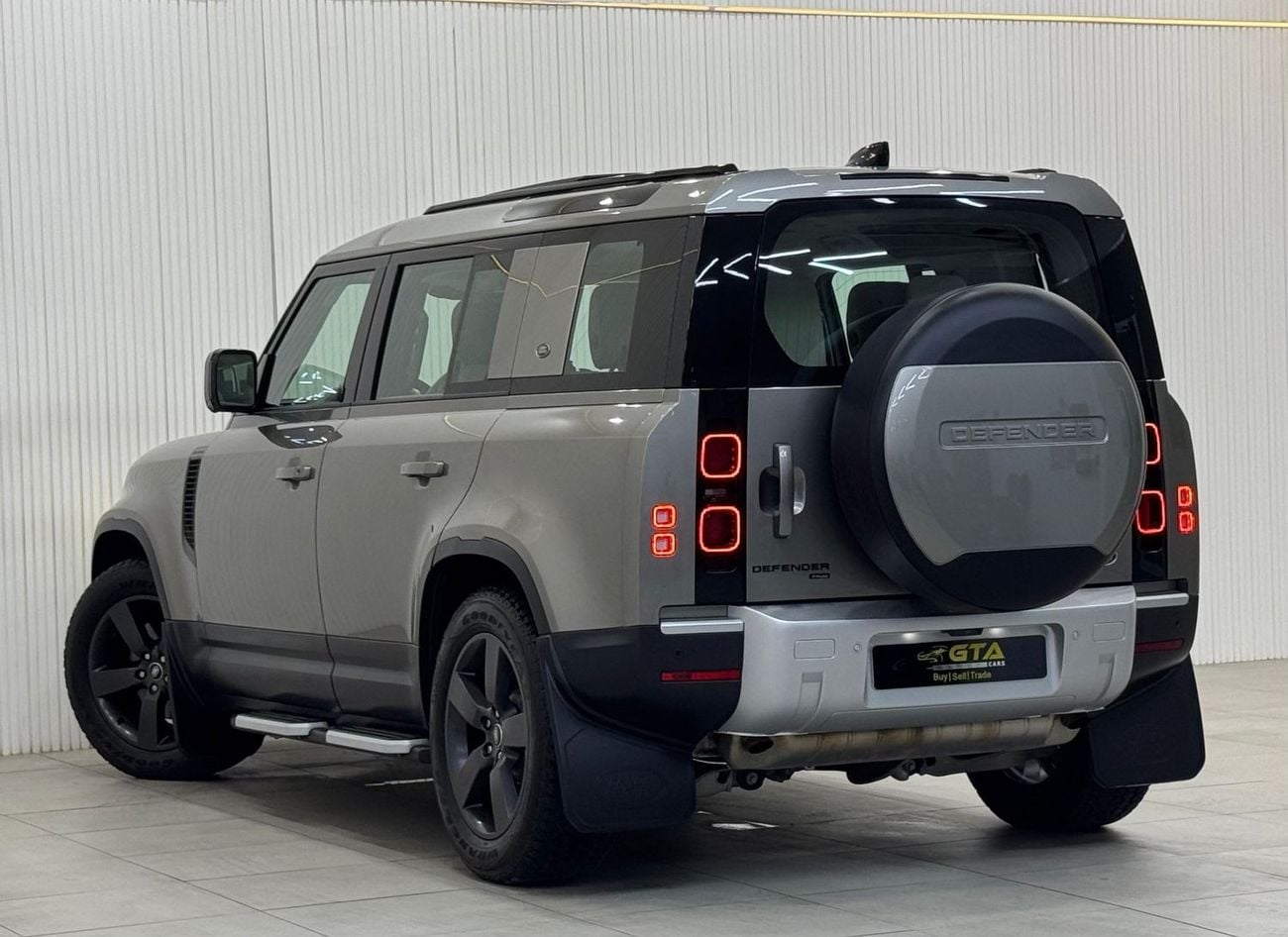 Land Rover Defender 110 HSE P400 2022 Land Rover Defender P400 HSE 7 Seater, 2026 Land Rover Warranty + Service Pack, GC