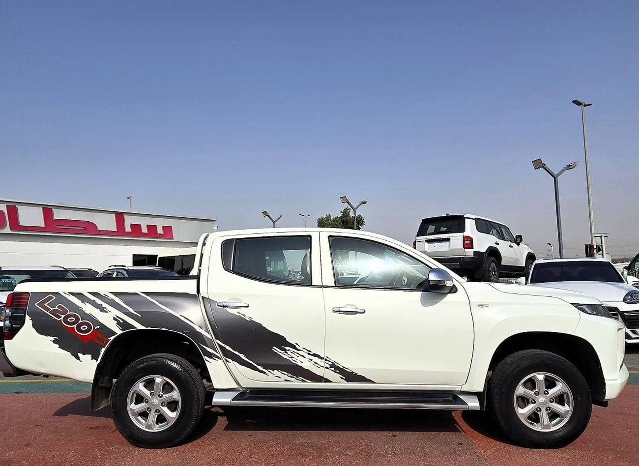 Mitsubishi L200 Used Mitsubishi58 L200 GLX 2.4L Petrol M/T 4*4  GCC White Color  2022 Model