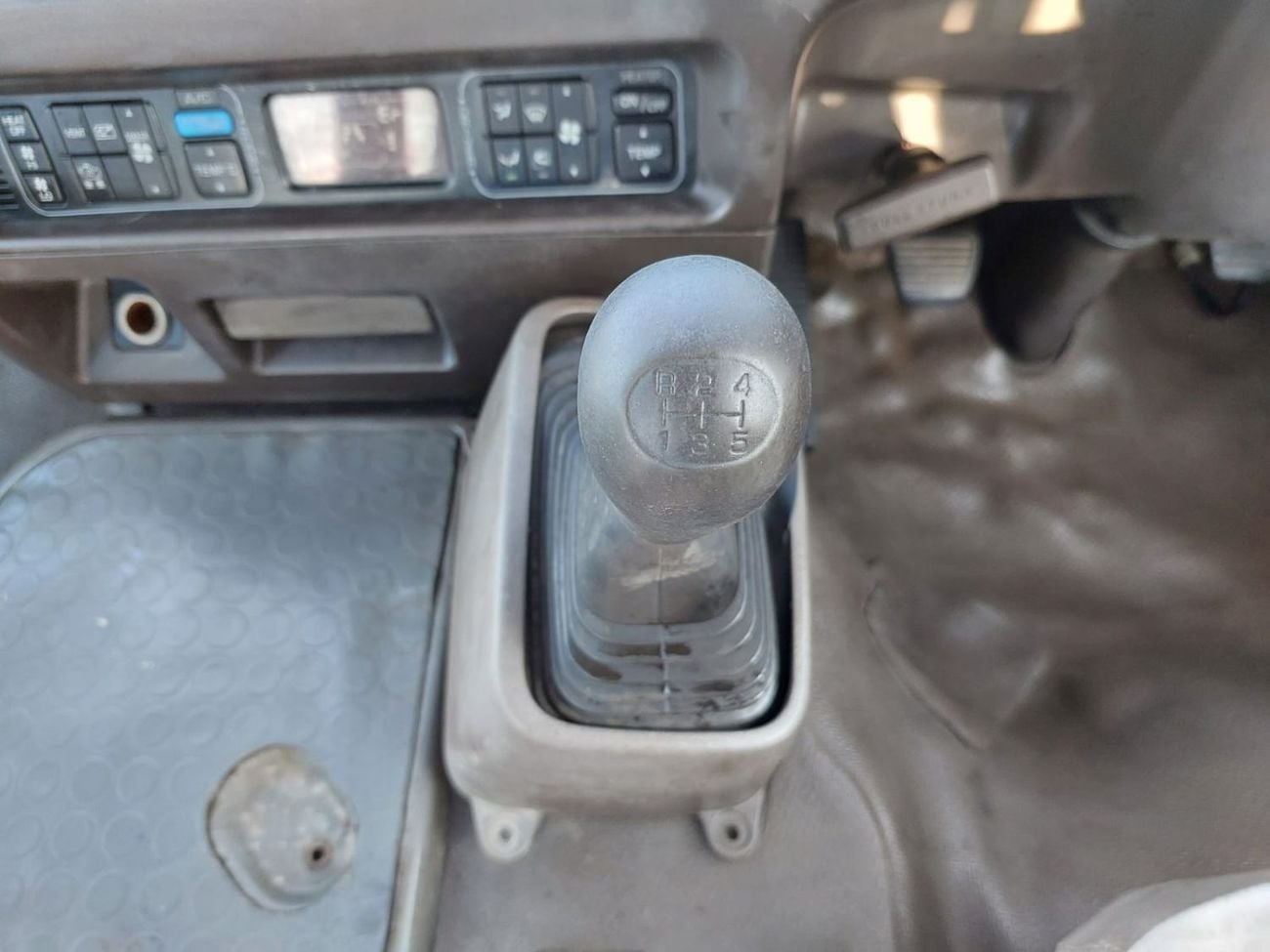 ميتسوبيشي روزا (RAMADAN OFFER) MITSUBISHI ROSA BUS RHD 2004 MODEL 5.2 L DIESEL MANUAL(PM00303)