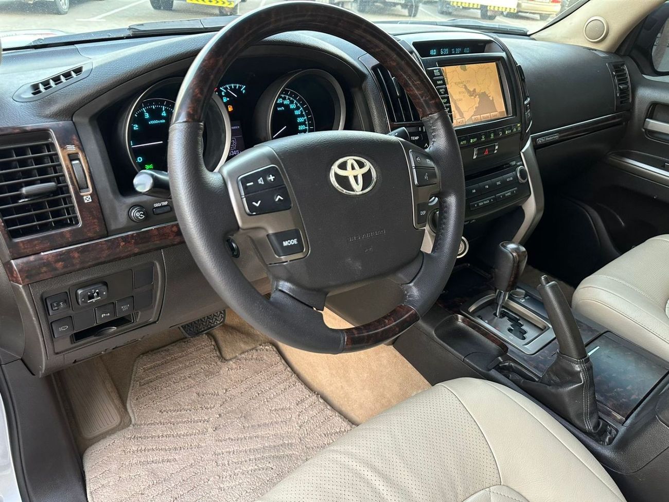 Toyota Land Cruiser تويوتا لاندكروزر VXR i خليجي 2011