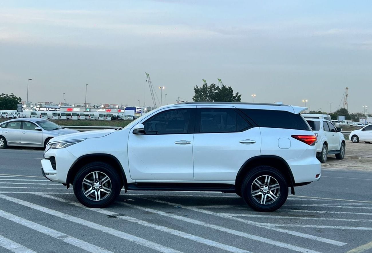 Toyota Fortuner 2022 Toyota Fortuner GX.R Full Option - V6 4.0L GCC - Rear Camera & Sensor - Leather Seat - 2 Key