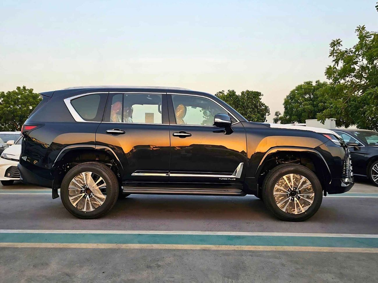 لكزس LX 600 TURBO PLUS / 3.5L V6 / POWER SEATS / 360* CAMERA/ SUNROOF / HIGH OPTION (CODE # LXTSO)