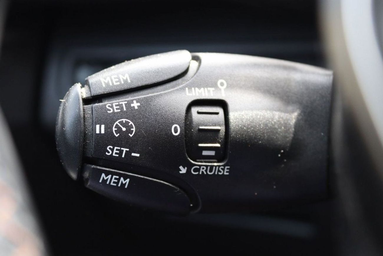 Peugeot 3008 Active ACCIDENTS FREE - GCC - 1600 CC + TURBO - PERFECT CONDITION INSIDE OUT