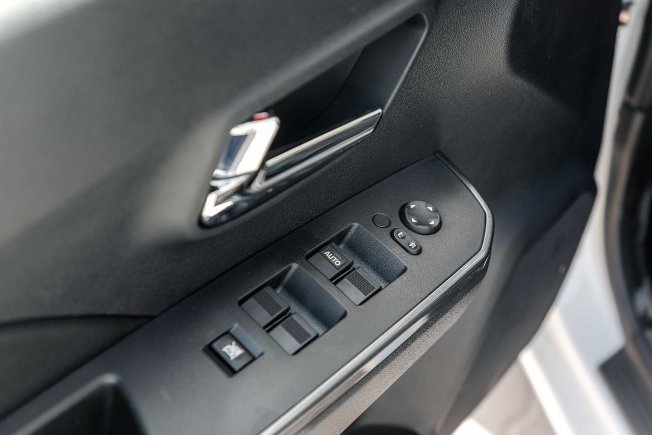 جريت وول وينغل 2026 Greatwall Wingle 5 4X2 Luxury 2.4L - Manual - Titanium White Inside Black | Export Price