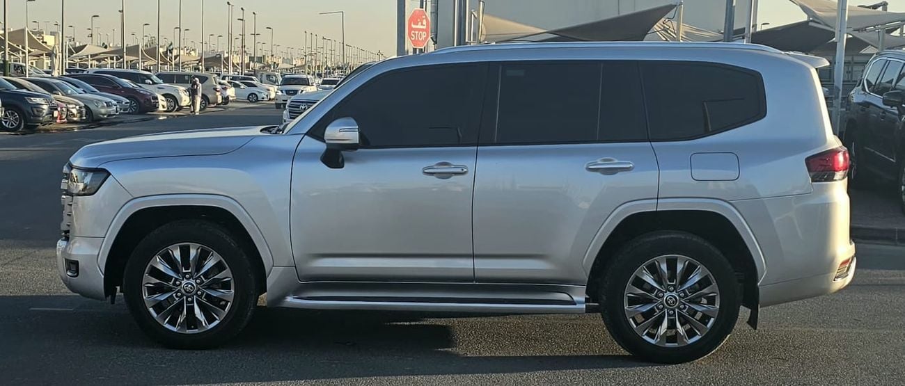 Toyota Land Cruiser GXR LHD 4.0L Naturally aspirated petrol engine Automatic Gear 4WD 7 Seats 5 Doors
