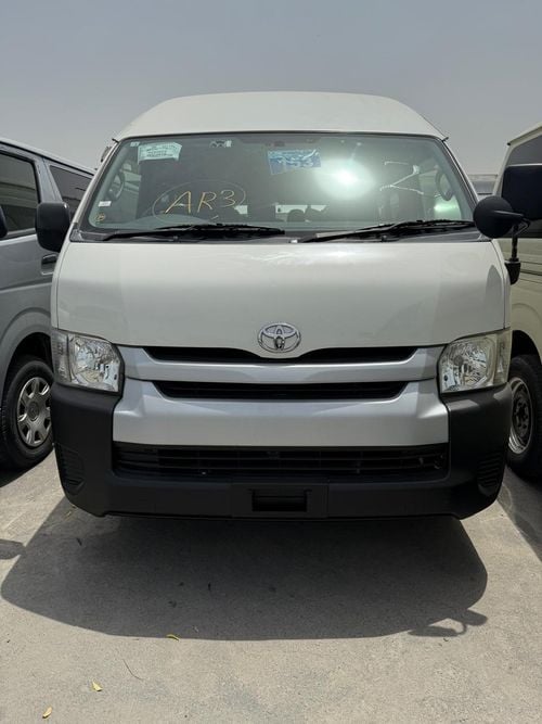 Toyota Hiace Toyota hiace 2015 diesel with seats 14 RHD white in colour