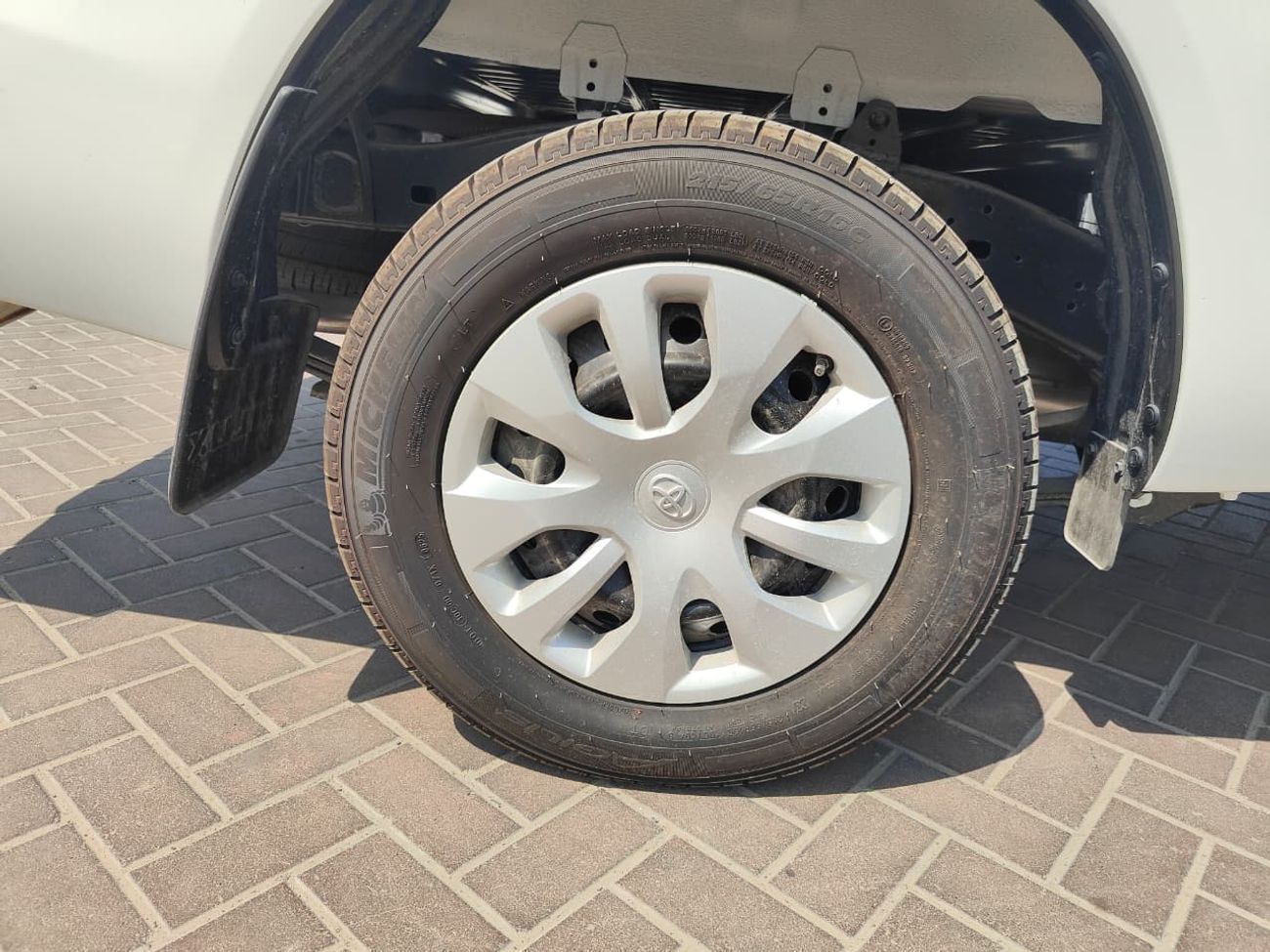 تويوتا هيلوكس TOYOTA HILUX SINGLE CABIN 2.7 Petrol Manual Transmission 4X2