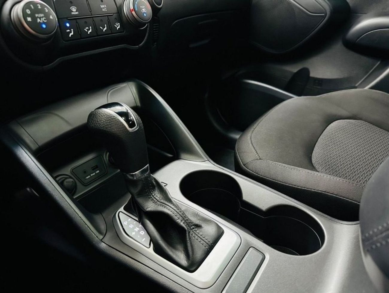 Hyundai Tucson GL GCC .. Perfect Condition .. 4WD .. Panoramic .. Low Mileage