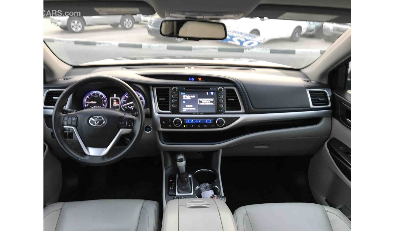 Toyota Highlander FULL OPTIONS WITH LEATHER SEAT, PUSH START AND SUNROOF