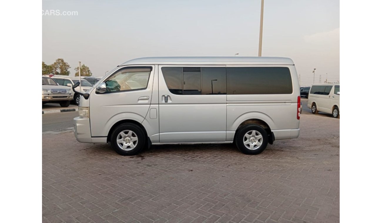 تويوتا هاياس TOYOTA HIACE VAN RIGHT HAND DRIVE (PM1518)