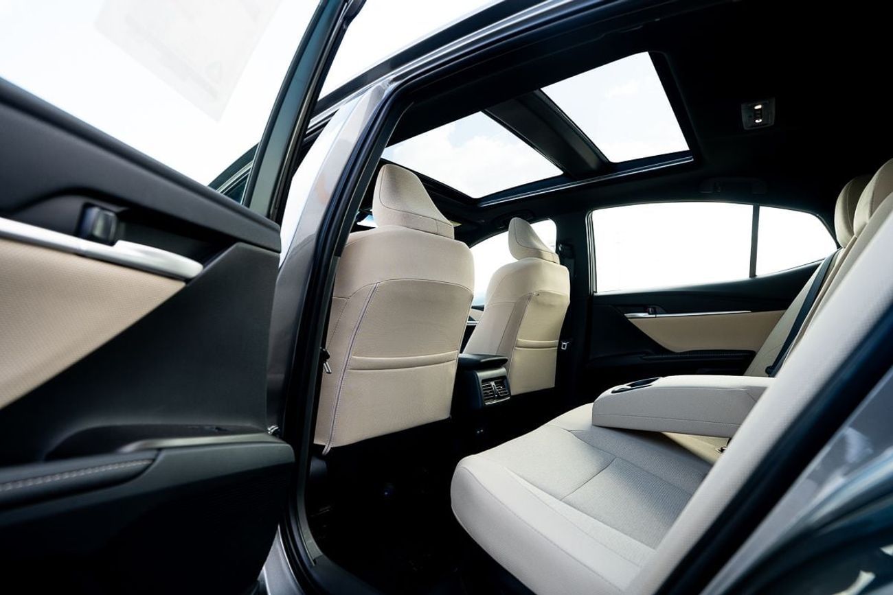 Toyota Camry LE Hybrid 2.5L 2025