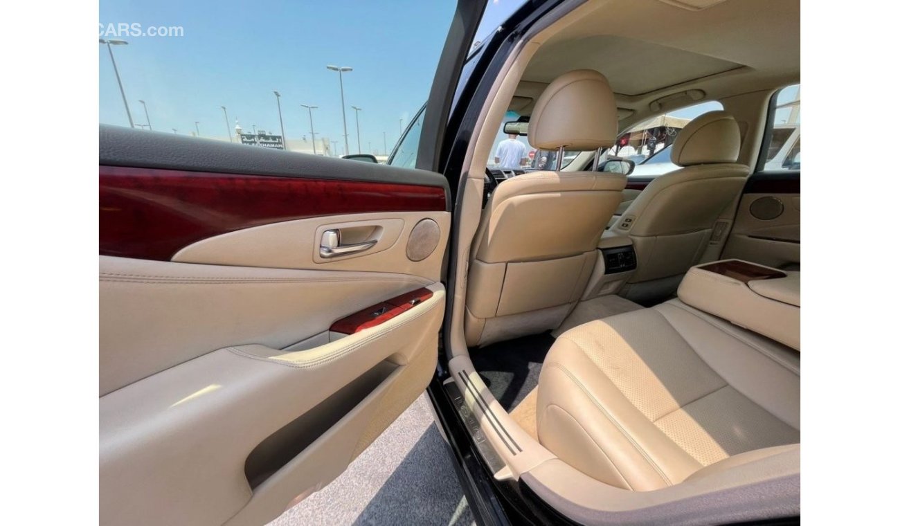 لكزس LS 460 L L موديل 2012 وارد امريكا 8 سلندر ماشية 263000 km