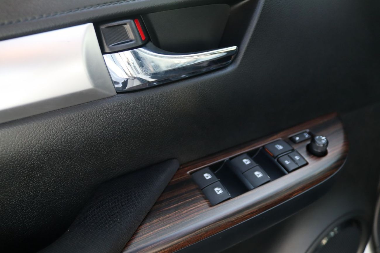 Toyota Hilux 2025 TOYOTA HILUX 4.0 V6 TRD LINE **EXPORT ONLY**التصدير فقط خارج الخليج**