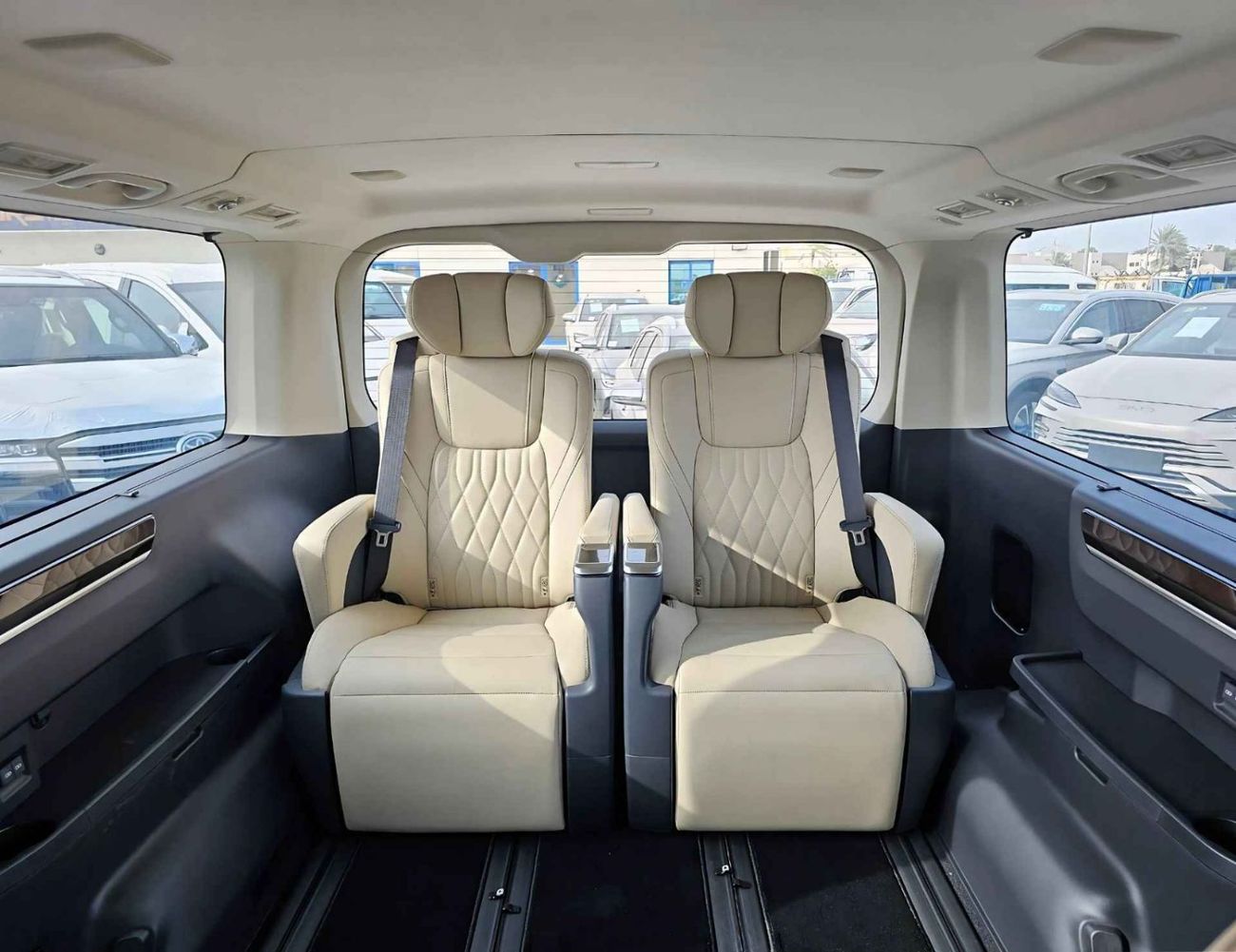 Toyota Granvia PREMIUM LUXURY/3.5L V6 PETROL A/T/360*CAMERAS, RADAR / VSC 8” MULTIMEDIA,VIP SEATS (CODE # GNPPR)