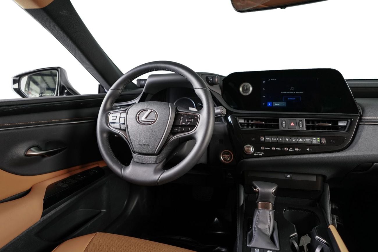 Lexus ES300h GCC- warranty valid till December 2028