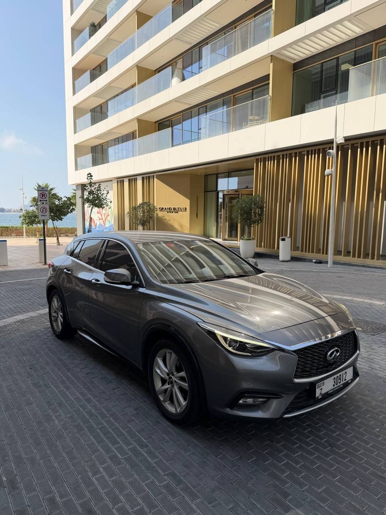 Infiniti Q30 Premium