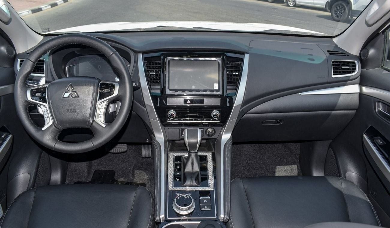 ميتسوبيشي مونتيرو سبورت العلامة التجارية الجديدة ميتسوبيشي مونتيرو سبورت للتصدير فقط 3.0 لتر | 4WD | بنزين | أبيض/أسود| مونت