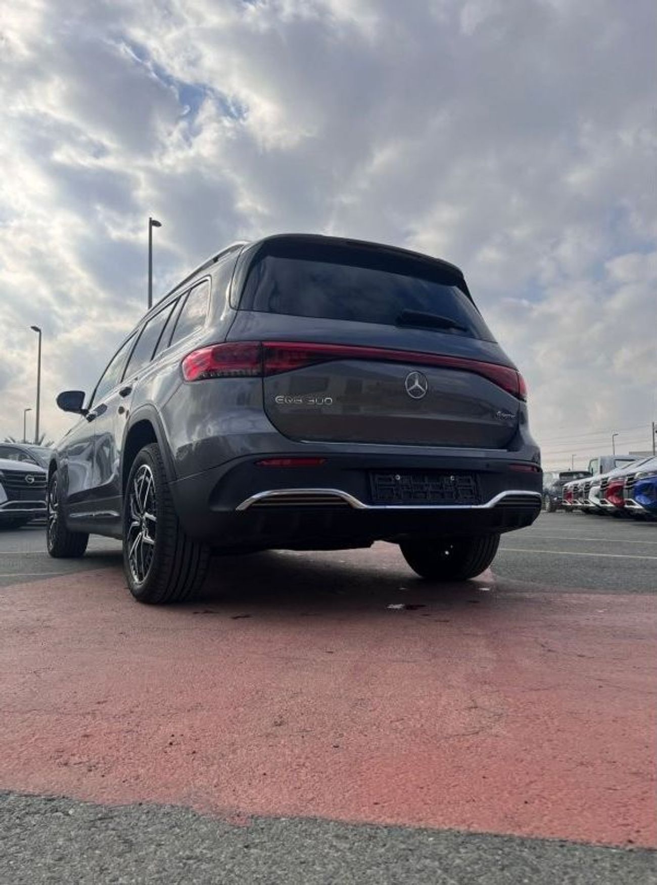 Mercedes-Benz EQB 300 Mercedes-Benz EQB300 4MATIC