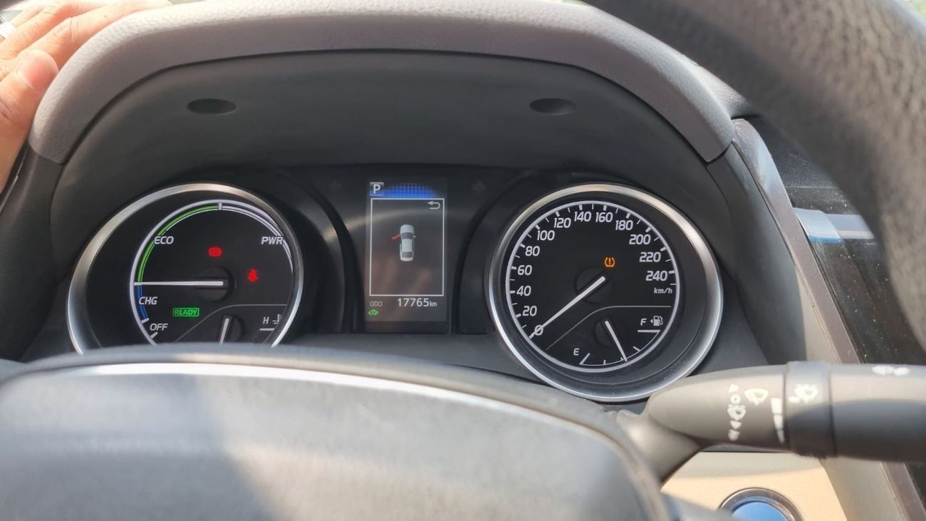 Toyota Camry GLE HEV LE Hybrid 2.5L