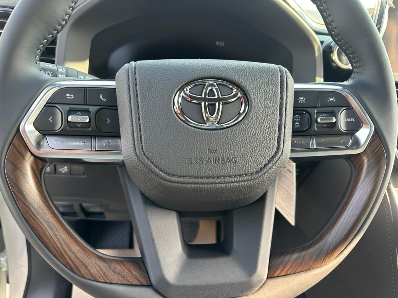 Toyota Land Cruiser VX 3.5L FULL WITH RADAR AND JBL