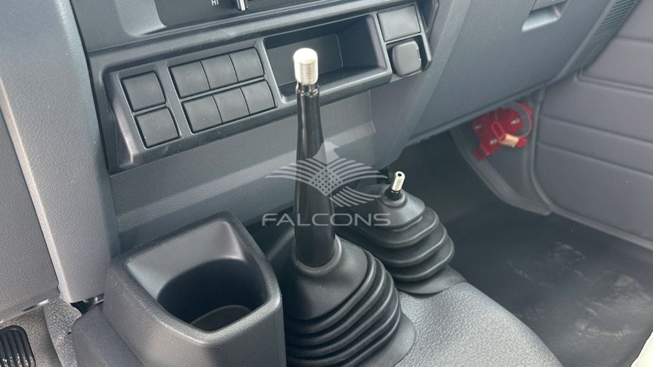 Toyota Land Cruiser Pick Up TOYOTA LAND CRUISER 79 4.0L 4X4 P DC MT