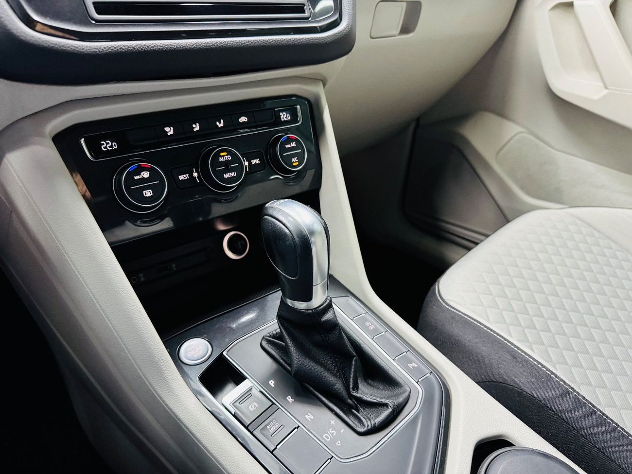 Volkswagen Tiguan S 1.4L