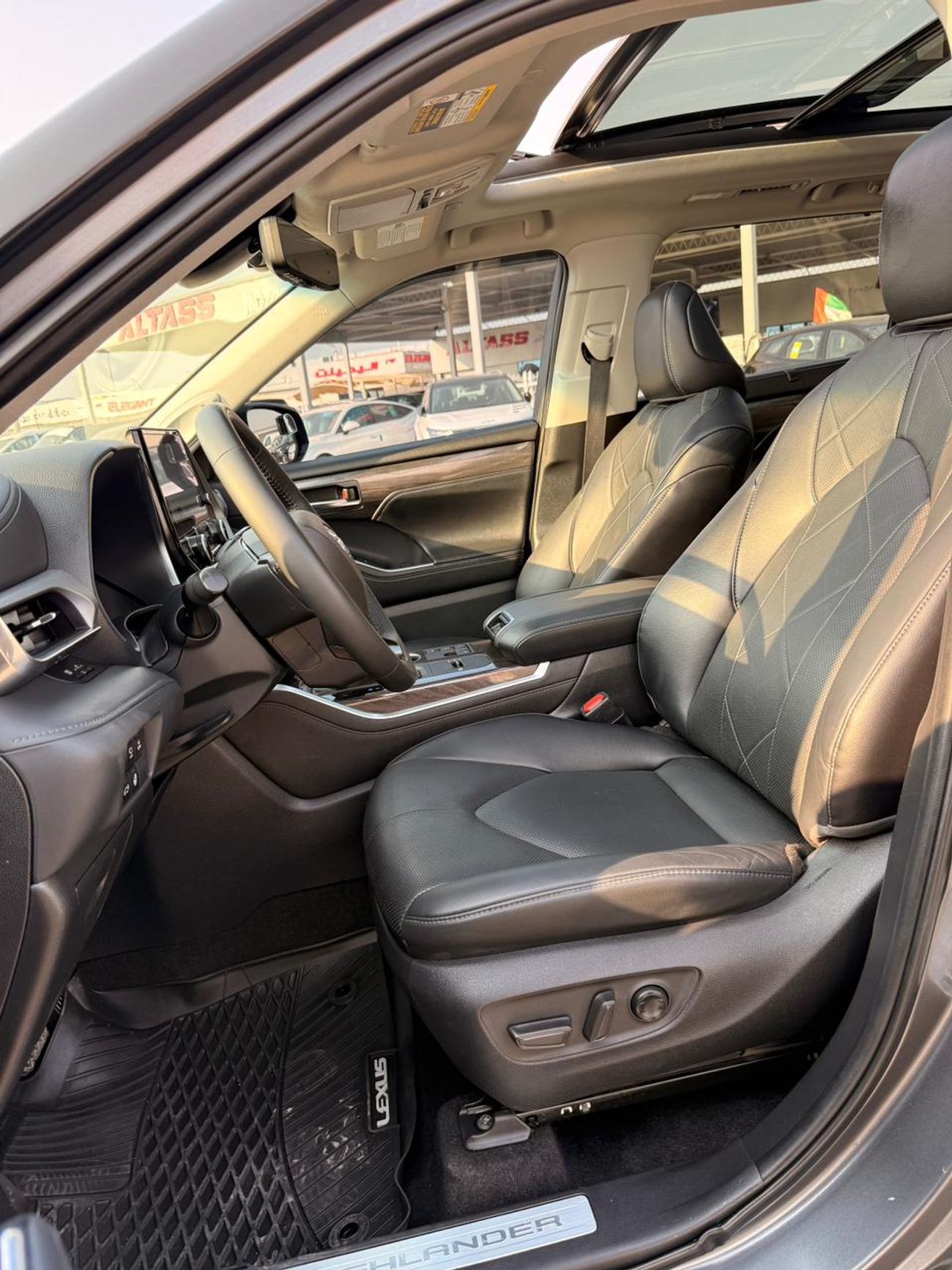 Toyota Highlander Hybrid platinum 2.5L 360 camera | panoramic | leather seats Full option