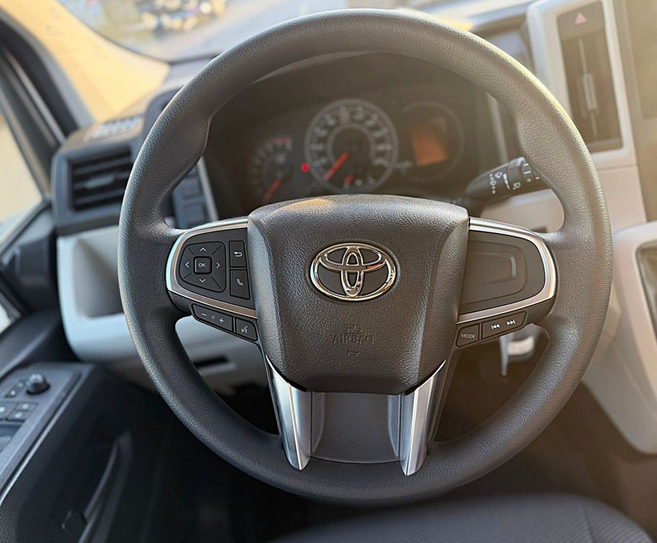 تويوتا هاياس TOYOTA HIACE OMANI 13 SEATS , 3.5L PETROL V6 , M/T HIGH ROOF 2026 MODEL