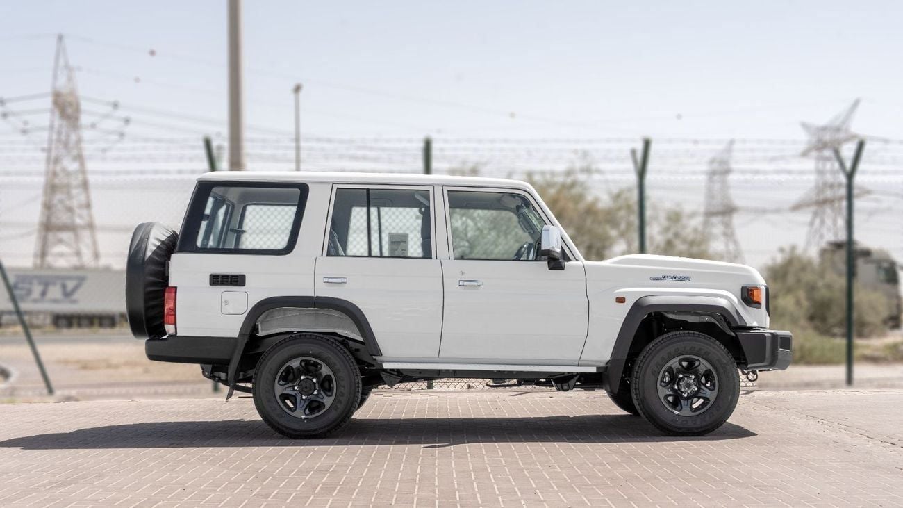 Toyota Land Cruiser 70 HT VXR 2026 Toyota Land Cruiser 4.0L AT Petrol (White-Brown) Mid Option