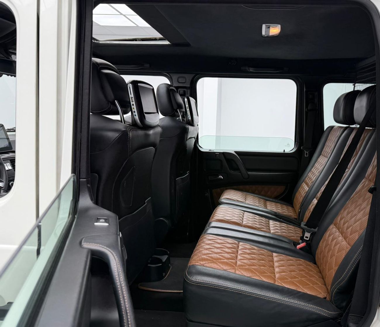 Mercedes-Benz G 63 AMG Std 5.5L 2017 Mercedes Benz G63 AMG, Full Service History, Carbon Fiber Interior, Excellent Conditio