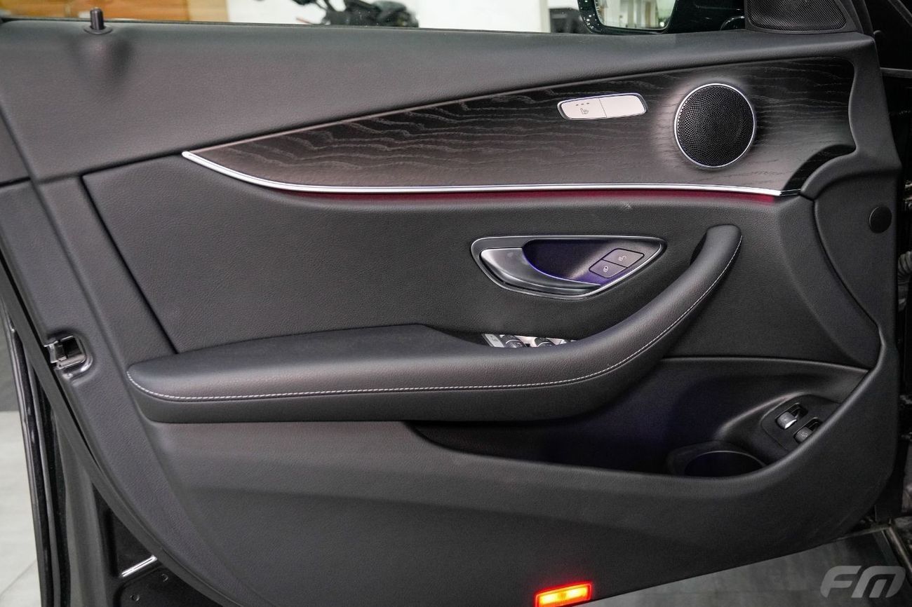 Mercedes-Benz E300 HYBRID - IN ITS EXCELLENT CONDITION!!!