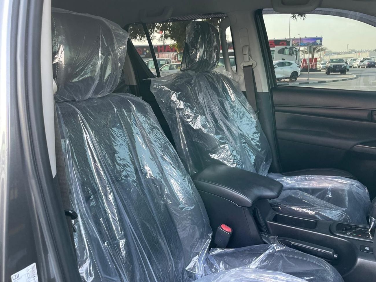 تويوتا هيلوكس diesel 2.8 liter automatic right hand drive leather seats with back camera