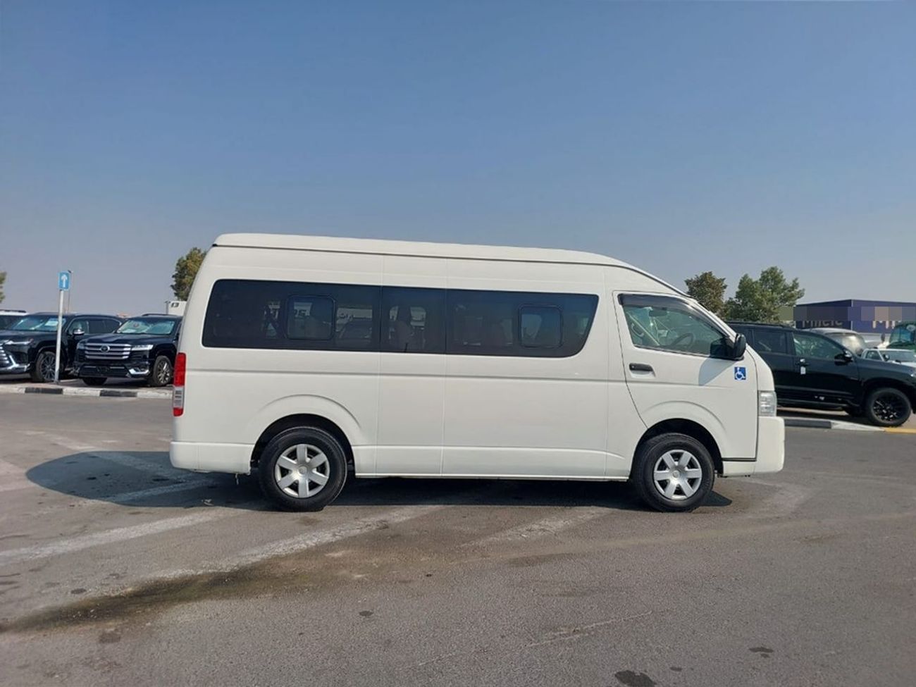 Toyota Hiace TOYOTA HIACE COMMUTER VAN RHD 2015 MODEL 2.7 L PETROL AUTOMATIC(PM07411)