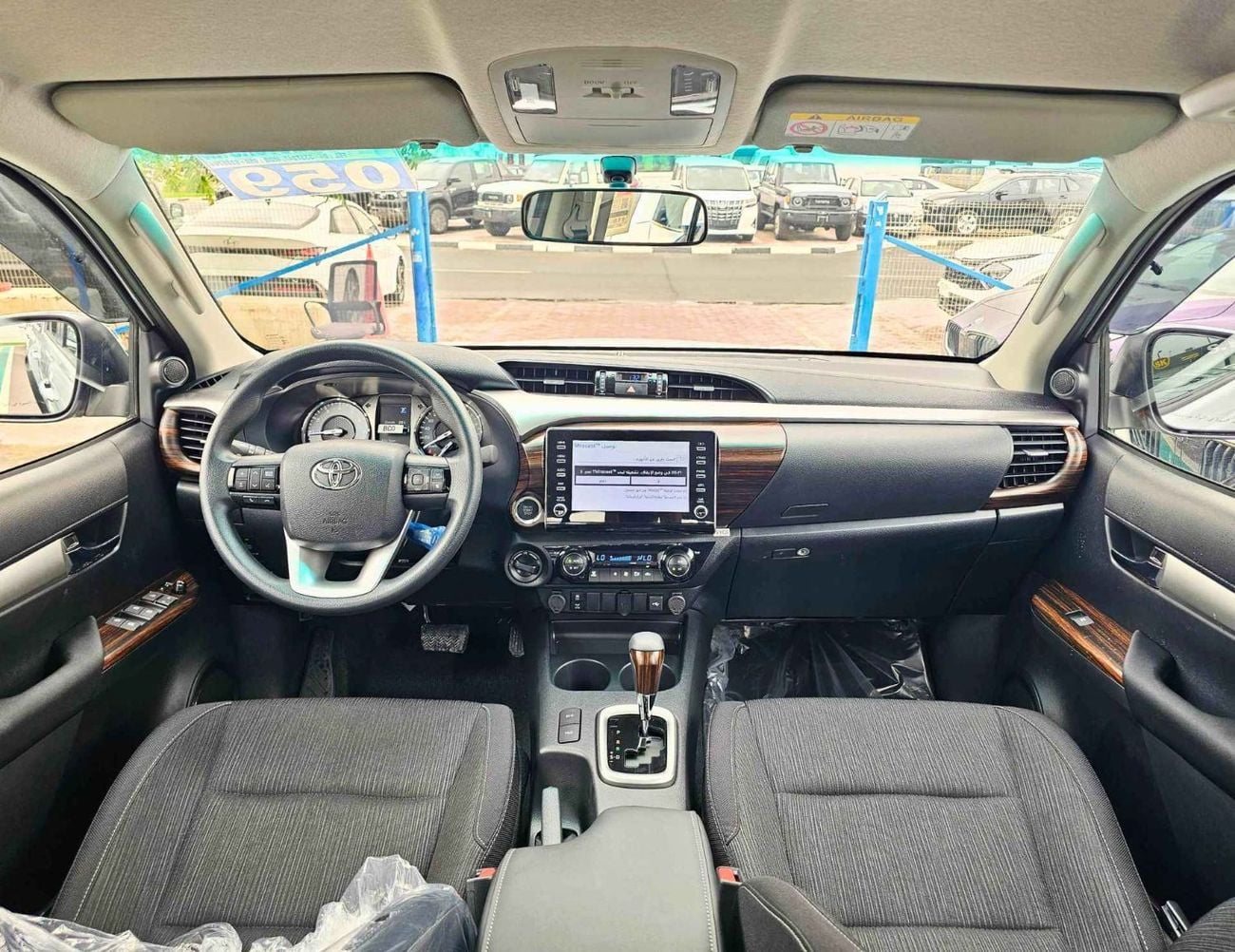 تويوتا هيلوكس SR5 TRD WOOD INTERIOR W VISOR / 4.0L PETROL V6 4WD / BLIND SPOT / DIFFLOCK / DVD+CAMERA (CODE # H6A)