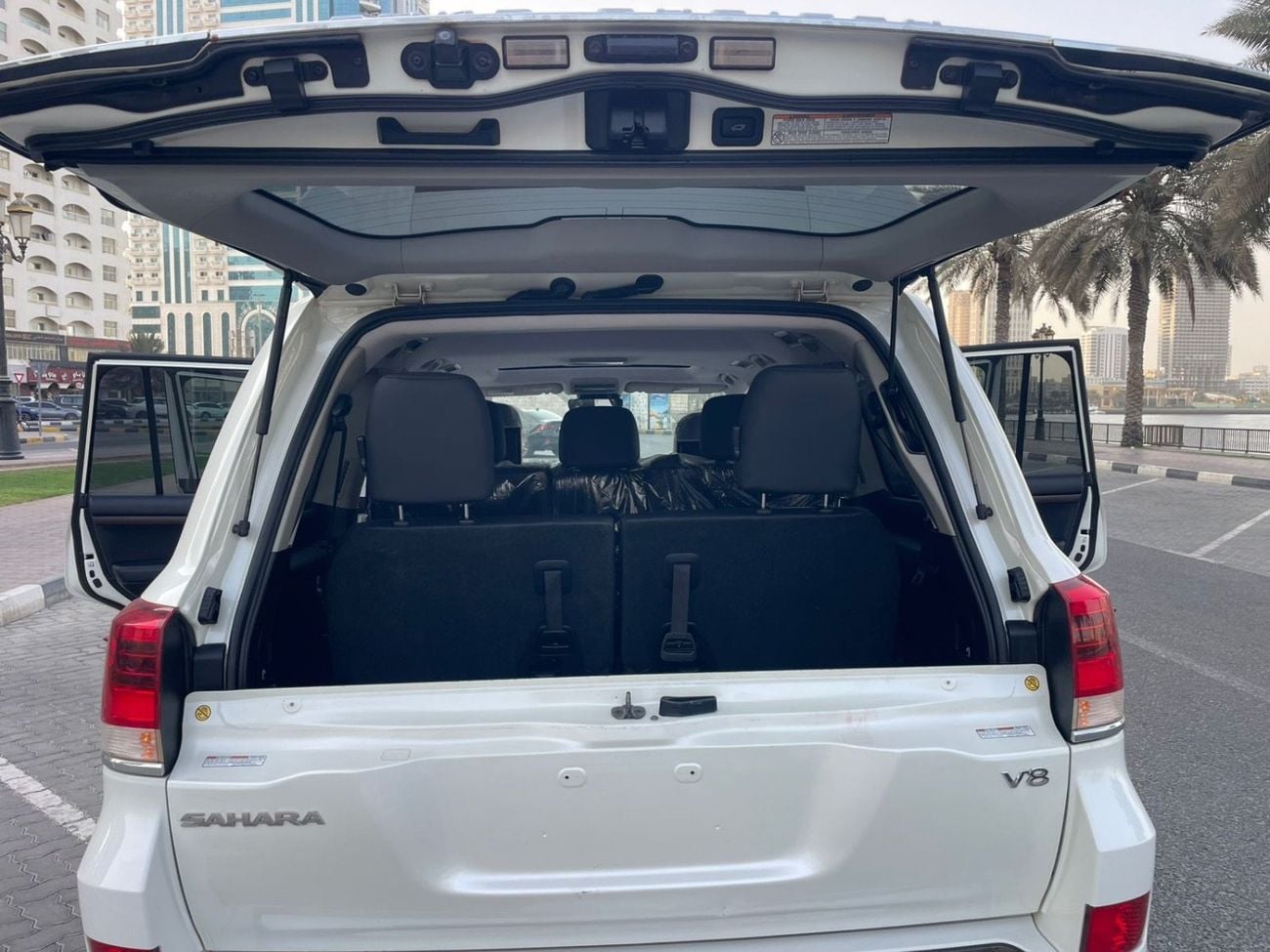 تويوتا لاند كروزر VXR Sahara 2021 Model RHD DIESEL ENGINE FULL OPTION