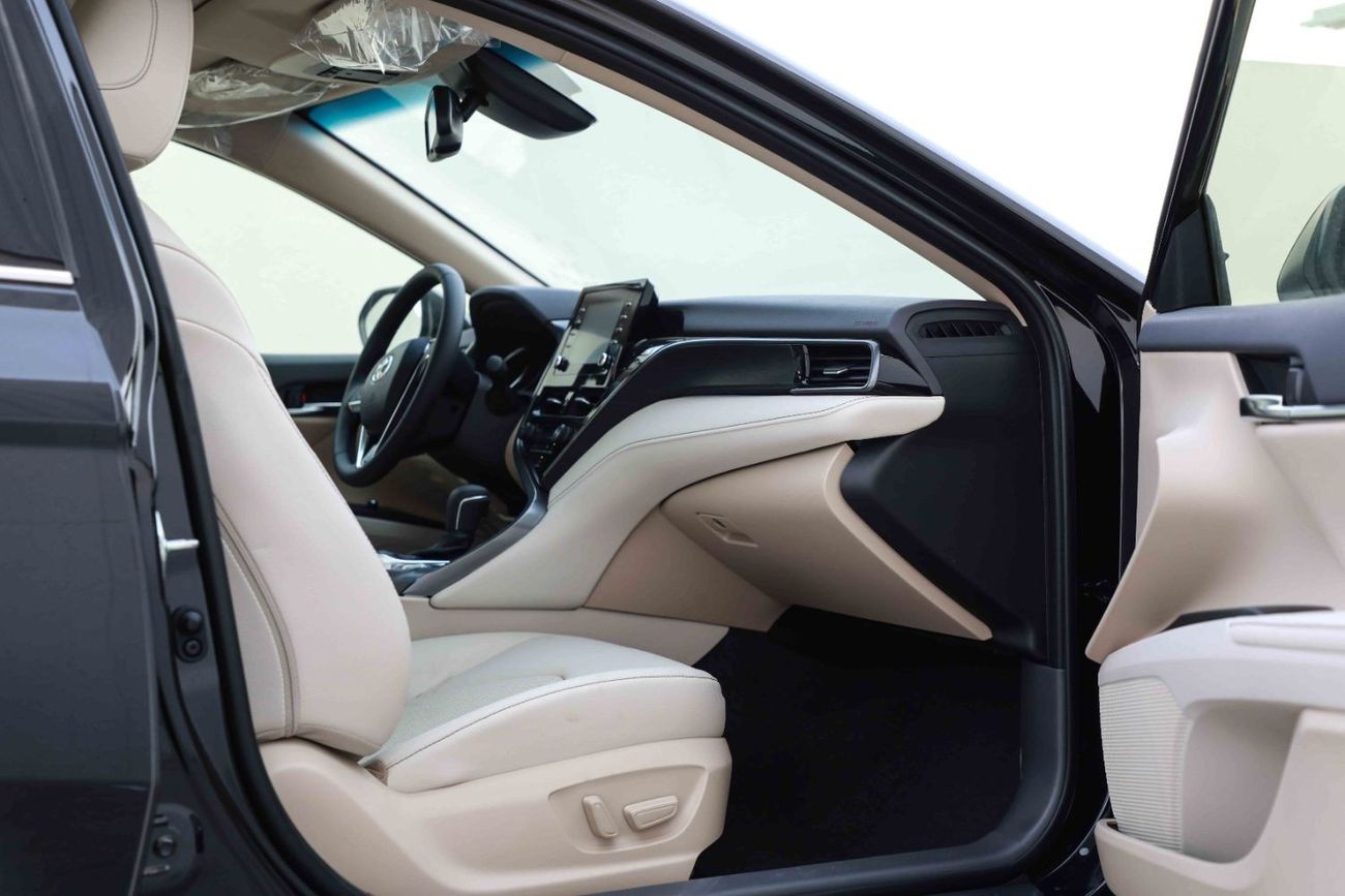 تويوتا كامري تويوتا كامري 3.5 2024 - اسود اتيتيود من الداخل بيج | تصدير فقط