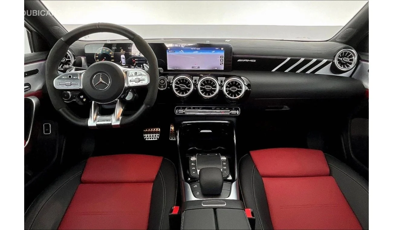 Mercedes-Benz A 35 AMG interior - Cockpit