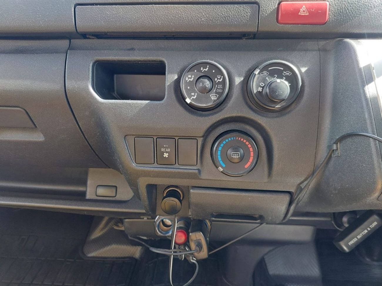 تويوتا هاياس TOYOTA HIACE VAN RHD 2015 MODEL 2.7L PETROL AUTOMATIC(PM55169)