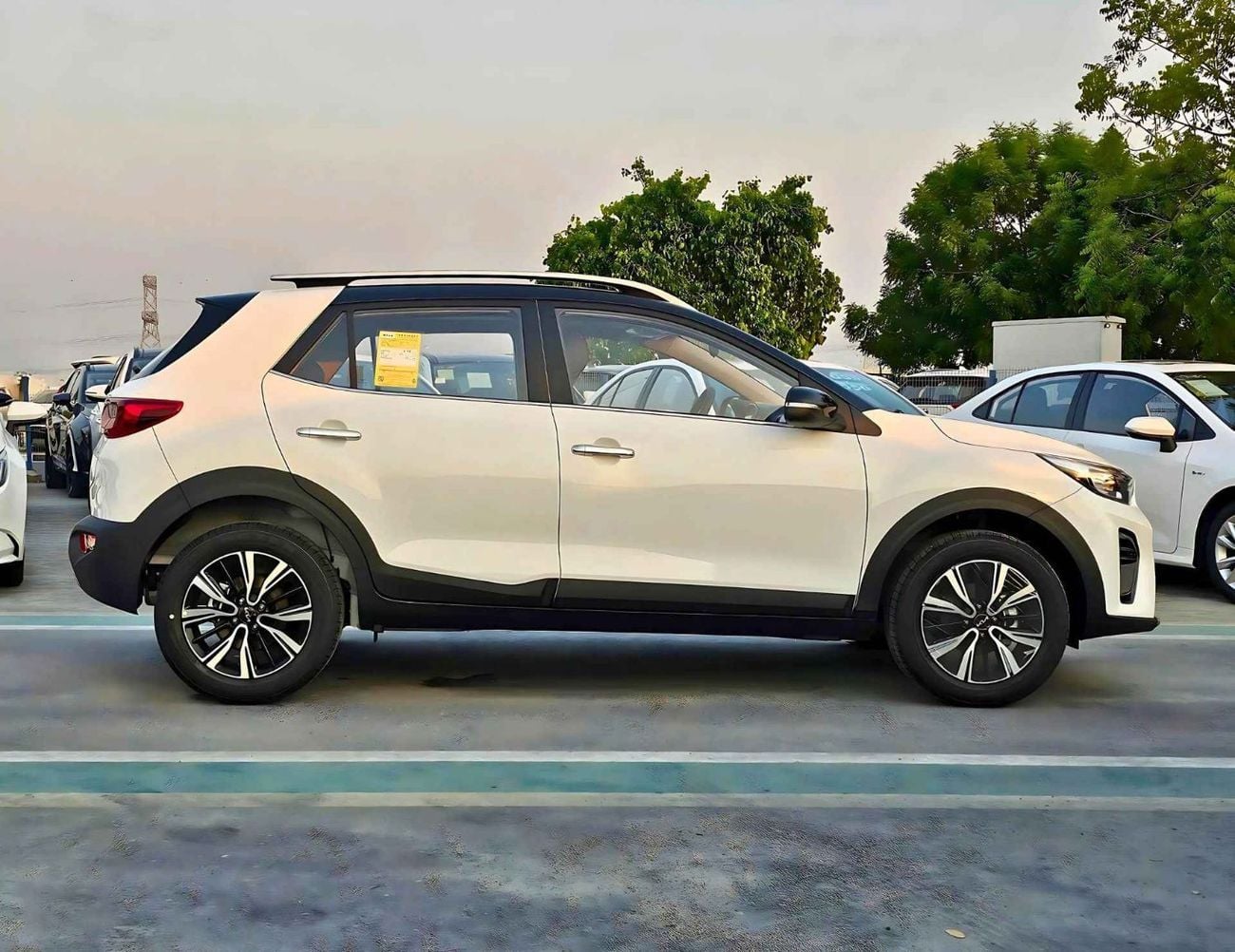 Kia KX1 DUAL TONE | 1.4L V4 PETROL | CVT WITH SUNROOF | PUSH START | DVD CAMERA | CODE # KX1FT