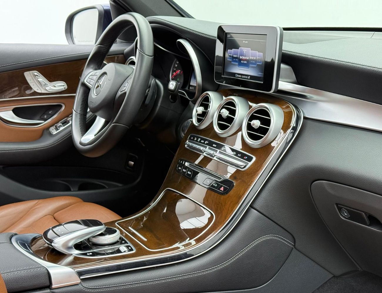 مرسيدس بنز GLC 250 4MATIC 2.0L 2017 Mercedes-Benz GLC 250 4MATIC, Agency Full Service History, GCC