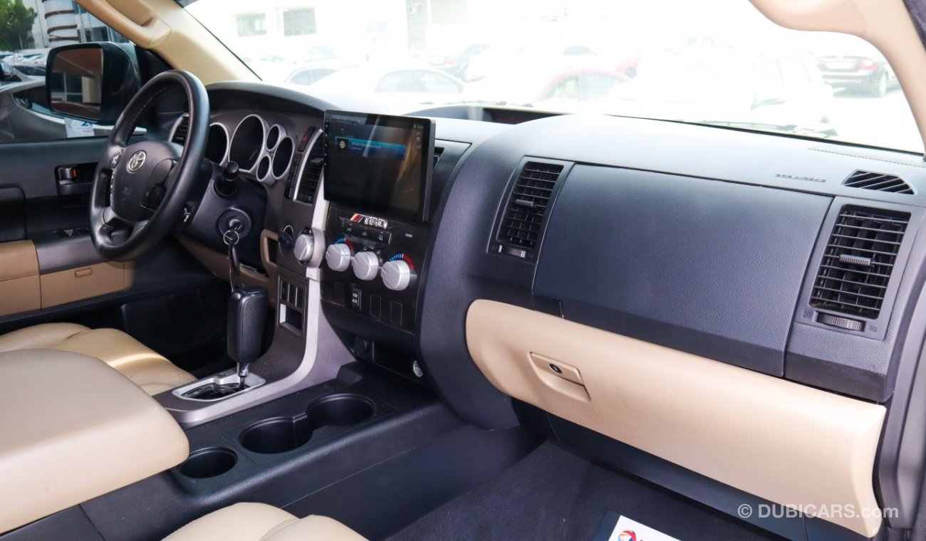 تويوتا تاندرا Pre-owned Toyota Tundra for sale in Sharjah. White 2012 model, available at Wael Al Azzazi Sharjah. 