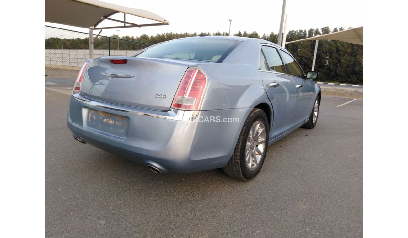 كرايسلر 300C كرايزلر موديل 2012 بحالة ممتازة جدا كامل الموصفات للبيع