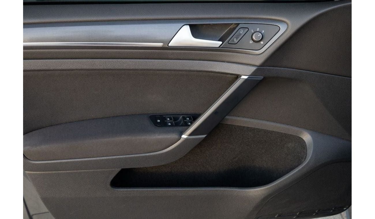 فولكس واجن جولف GTI Fabric + 2.0L Volkswagen Golf GTI 2019 GCC under Warranty with Flexible Down-Payment.