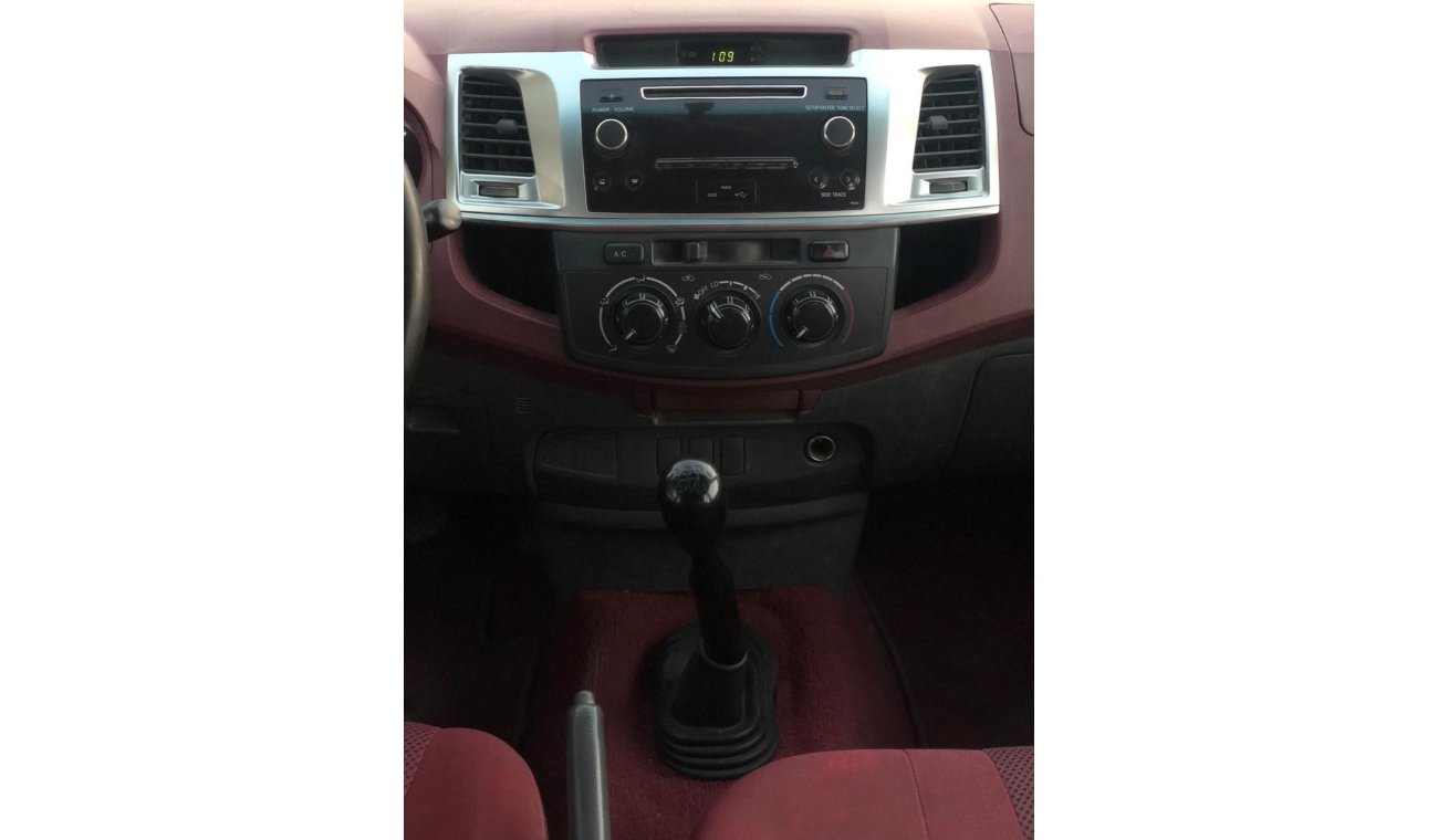 Toyota Hilux 2.7L Petrol, Alloy Rims 17'', Power Locks, Power Windows, CODE-6430