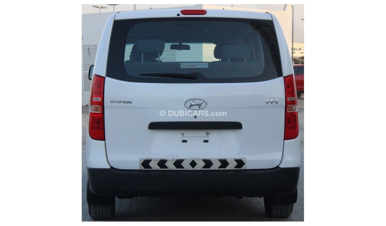 Hyundai H-1 Std Std Hyundai H1 2015 GCC in excellent condition without accidents