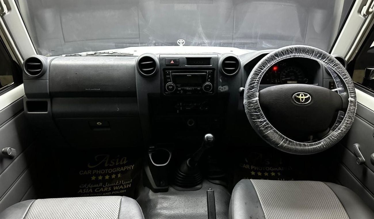 تويوتا لاند كروزر 70 Diesel 4.5 Liter Right Hand Drive Manual Gear Leather Seats