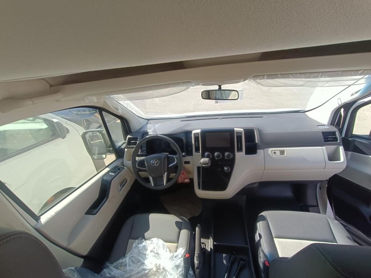 تويوتا هاياس 2.8L DIESEL GL 13 SEATER AUTOMATIC TRANSMISSION ( FOR RE EXPORT ONLY )