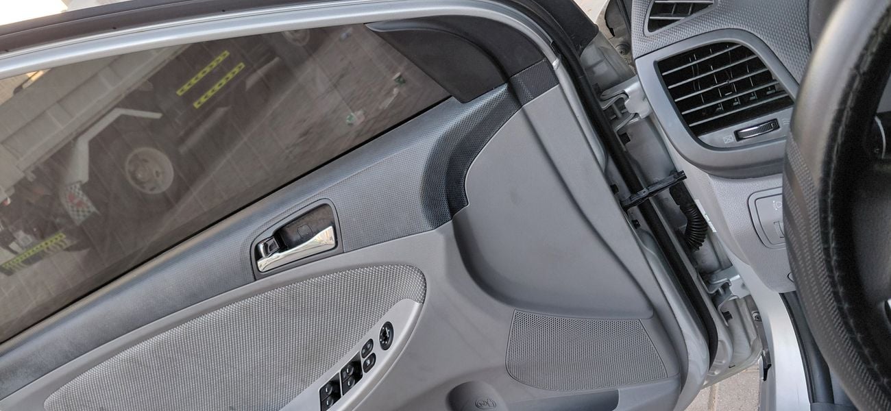 Hyundai Accent 1.6  4 cyl. Korya ,5 seats 4 door